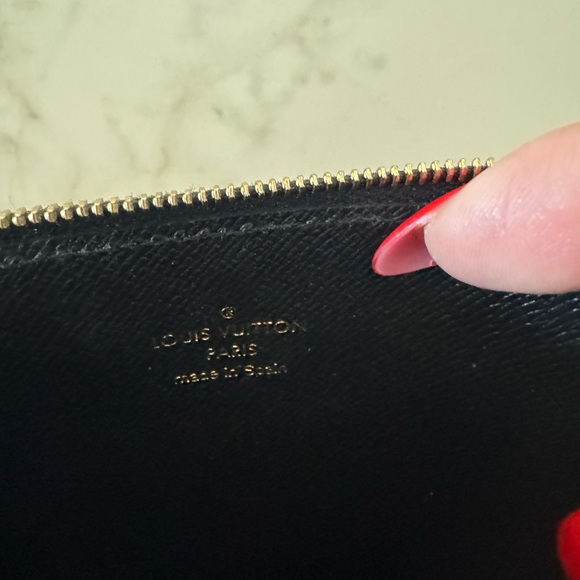 Louis Vuitton Monogram wallet. Authentic. - Picture 9 of 9